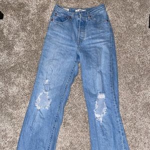 Levi Ribcage Straight Leg Jean size 24